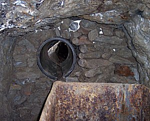 Similar view showing the new wall and tube. (Kelvin Lake, Oct.2004)