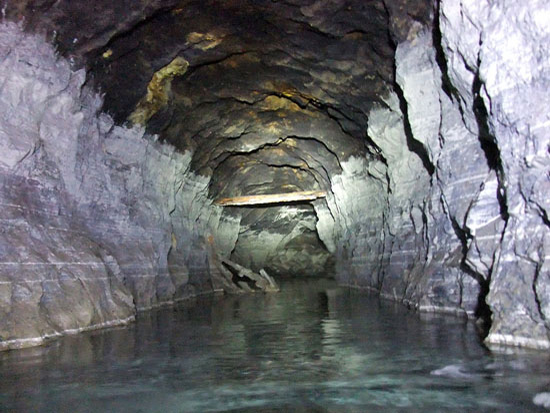 Route to Shafts, &copy; Stuart Tyrer