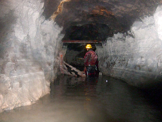 Tunnel to Old Shaft, &copy; Andy Kennelly
